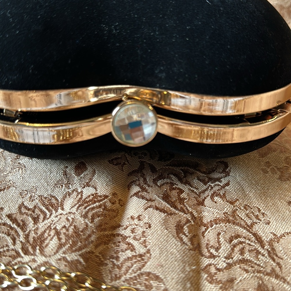 Black heart-shaped heart purse NWOT - Picture 6 of 8